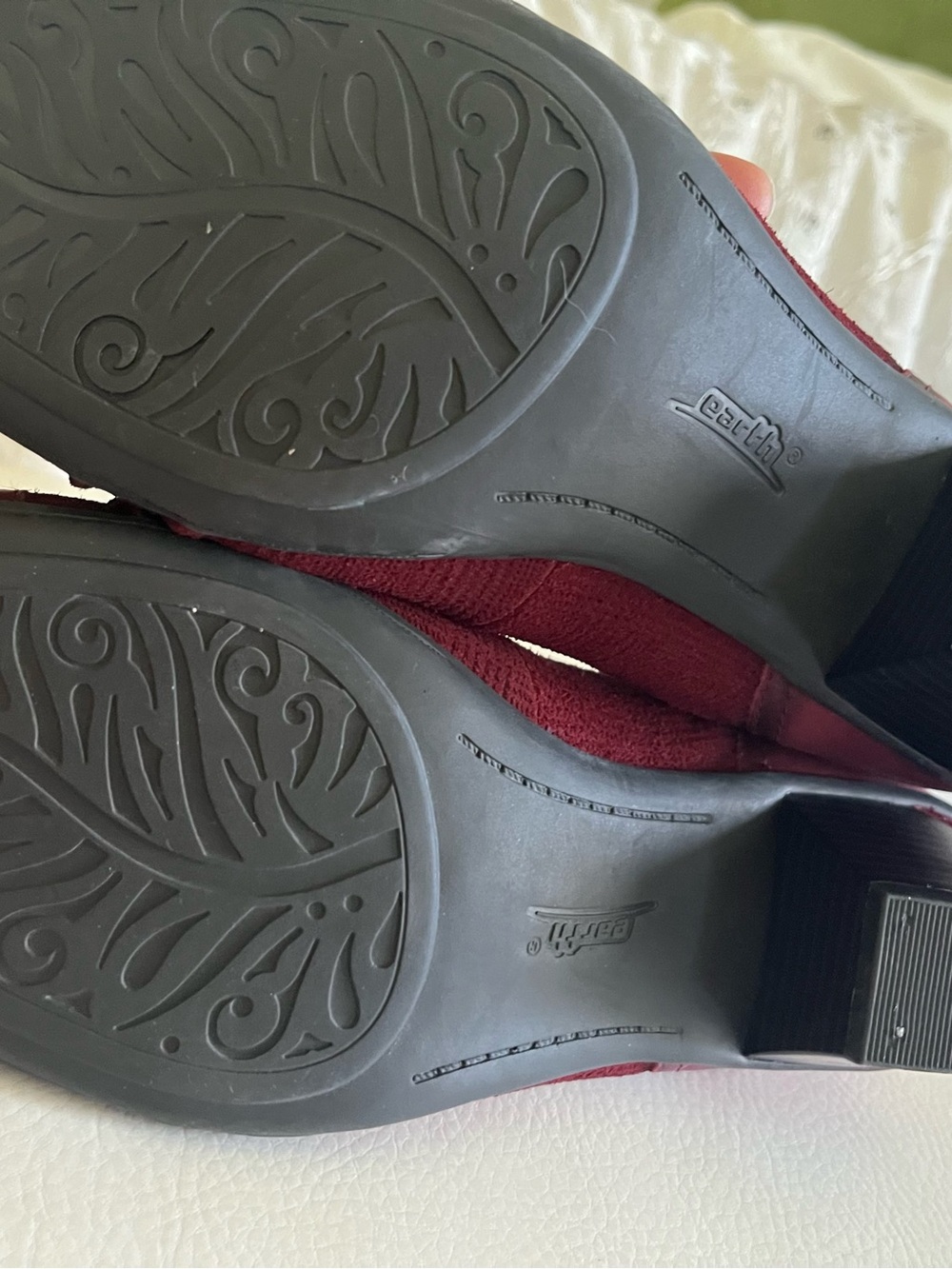 Earth Women's Burgundy Leather and Fabric T-Strap Heels. Size 9 1/2 - Picture 6 of 11